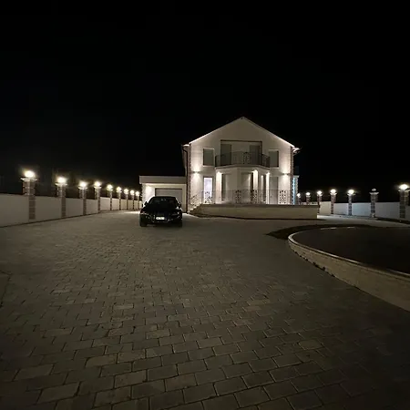 Villa Rezidenca Dozhlani With Private Pool & Yard