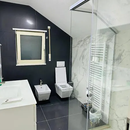 Rezidenca Dozhlani With Private Pool & Yard