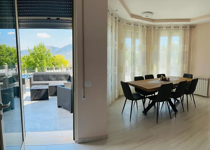 Villa Rezidenca Dozhlani With Private Pool & Yard *