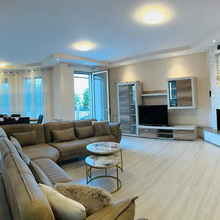 Rezidenca Dozhlani With Private Pool & Yard * Bajram Curr