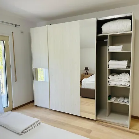 Rezidenca Dozhlani With Private Pool & Yard Villa *