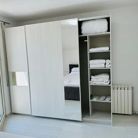 Rezidenca Dozhlani With Private Pool & Yard *