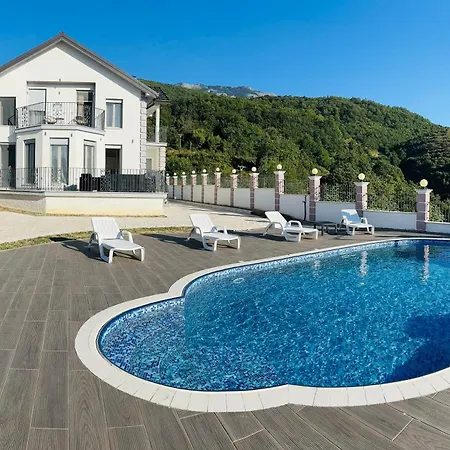 Rezidenca Dozhlani With Private Pool & Yard Vila *