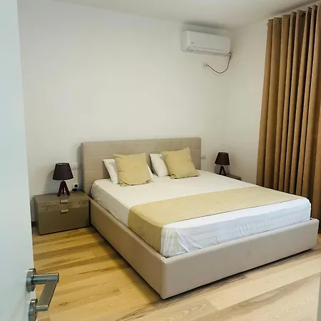 Rezidenca Dozhlani With Private Pool & Yard Bajram Curr
