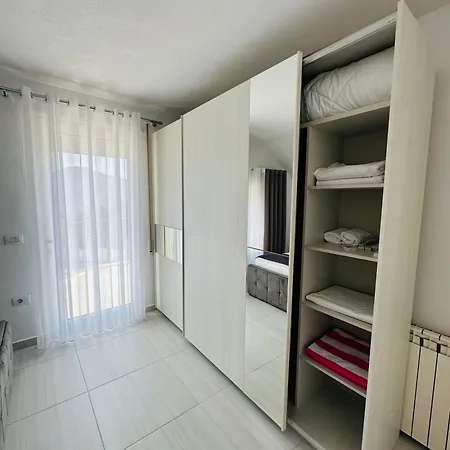 Villa Rezidenca Dozhlani With Private Pool & Yard *
