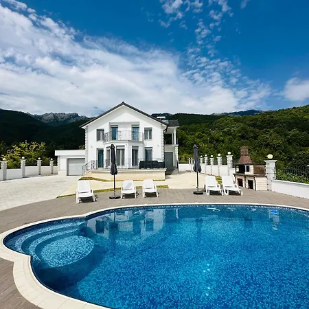 Villa Rezidenca Dozhlani With Private Pool & Yard