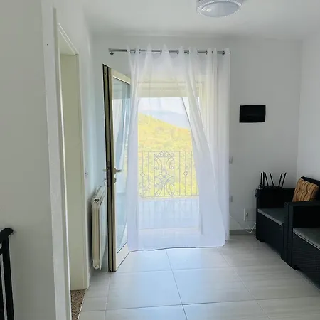 Rezidenca Dozhlani With Private Pool & Yard *