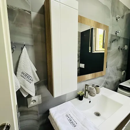 Rezidenca Dozhlani With Private Pool & Yard *