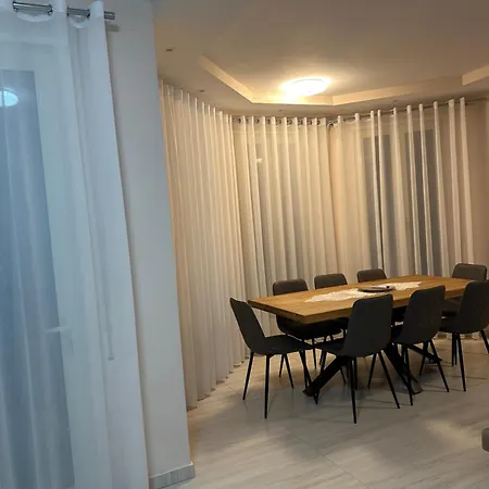 Rezidenca Dozhlani With Private Pool & Yard Villa Bajram Curr