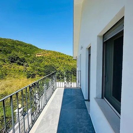 Villa Rezidenca Dozhlani With Private Pool & Yard