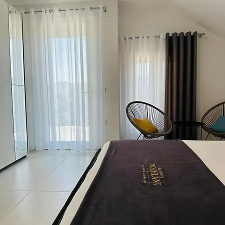 Rezidenca Dozhlani With Private Pool & Yard Villa